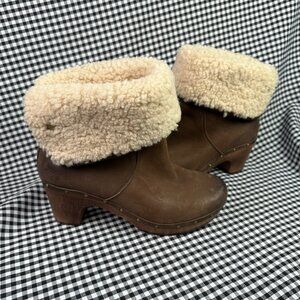 UGG Lynnea US 7 Fold Over Leather Brown Studded Shearling Cuff Clog Winter Boot